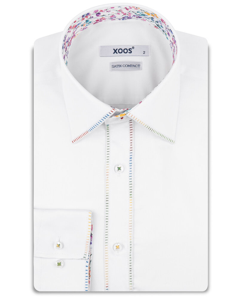 XOOS Chemise homme blanche à col de Ville doublure florale surpriqûre multicolore et boutons assortis