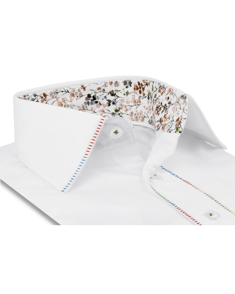XOOS Men’s white de Ville Collar shirt with multicolor floral contrast lining and topstitching