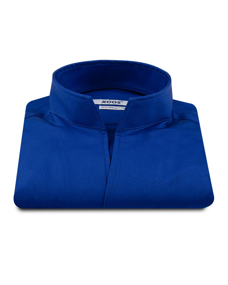 XOOS Men’s electric blue poplin shirt with an open straight collar (Double Twisted)