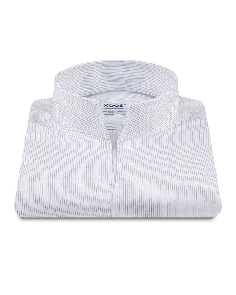XOOS Chemise homme blanche à fines rayures navy et col droit ouvert