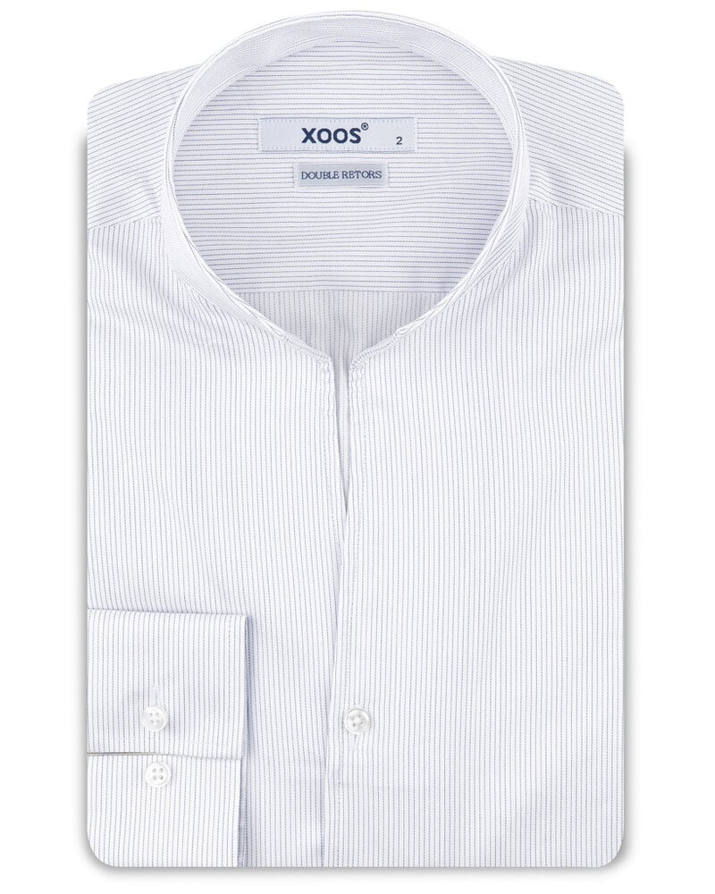 XOOS Chemise homme blanche à fines rayures navy et col droit ouvert