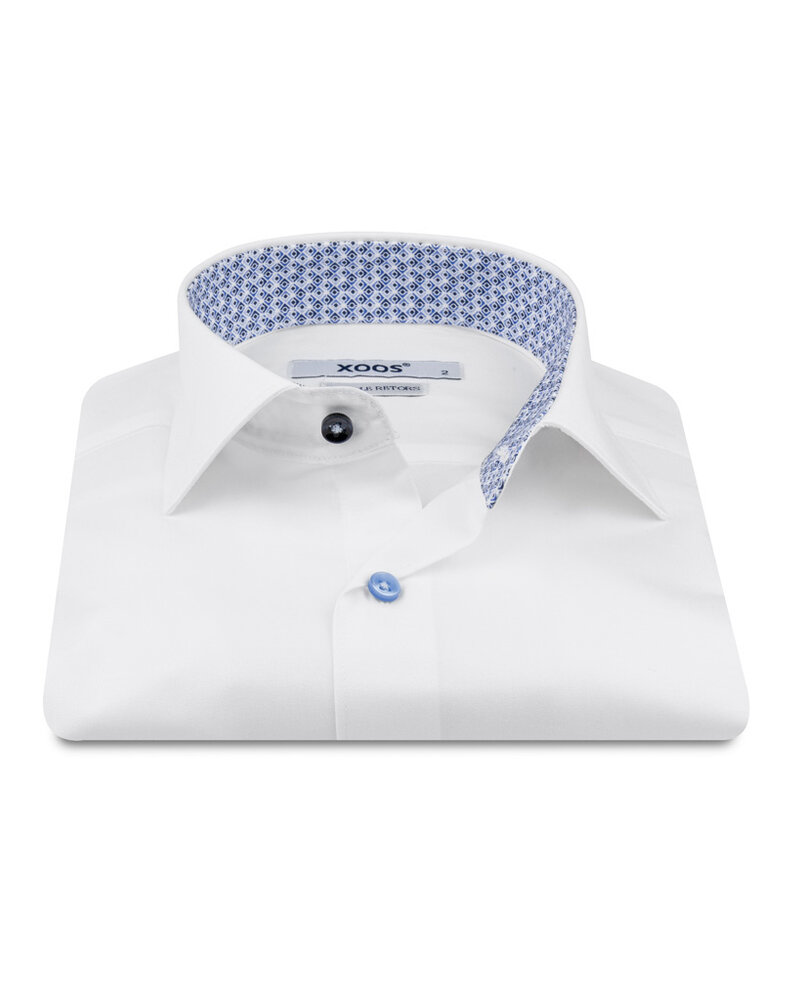 XOOS Men’s white shirt with sky blue printed lining and matching multicolored buttons (Double Twisted)