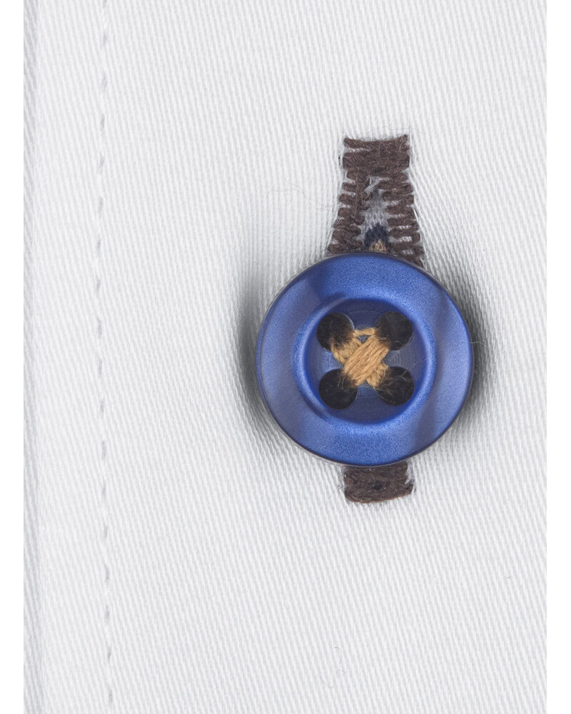 XOOS Men’s white shirt with double-button placket and blue printed lining