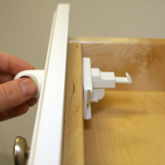 Qdos Adhesive  Magnet Lock White