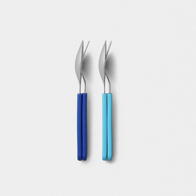 https://cdn.shoplightspeed.com/shops/607706/files/36729065/660x660x2/planetbox-magnetic-utensils-scuba-blue-1.jpg