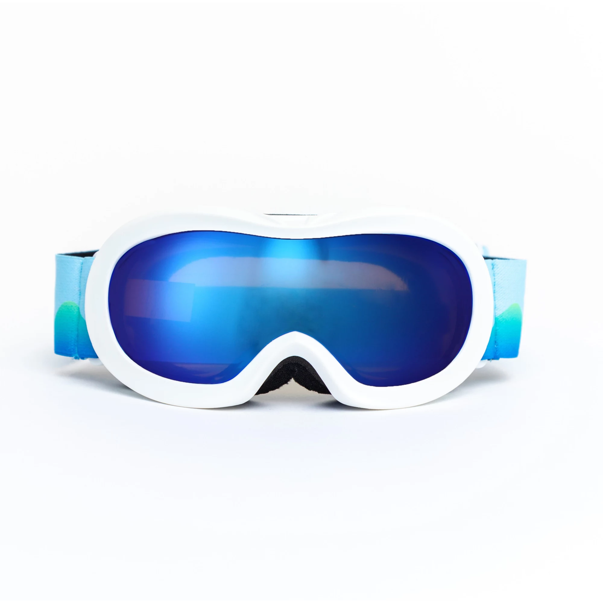 Mirrored ski goggles