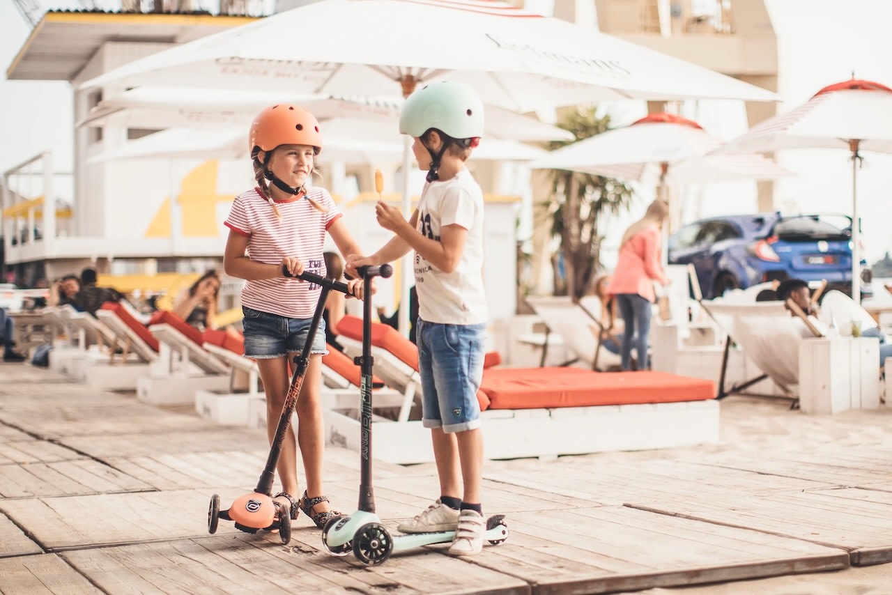 Amazon.com: Scoot & Ride 2-in-1 Ride-On & Stand Kids Scooter