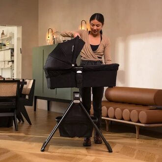 Nuna Nuna Mixx Bassinet and Stand