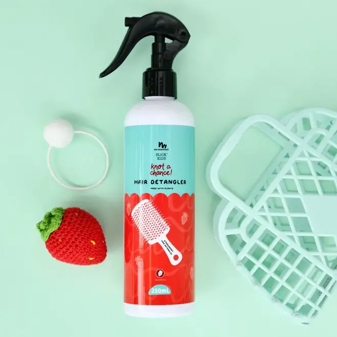 https://cdn.shoplightspeed.com/shops/607706/files/59903226/660x660x2/no-nasties-kids-hair-detangler-strawberry-1.jpg