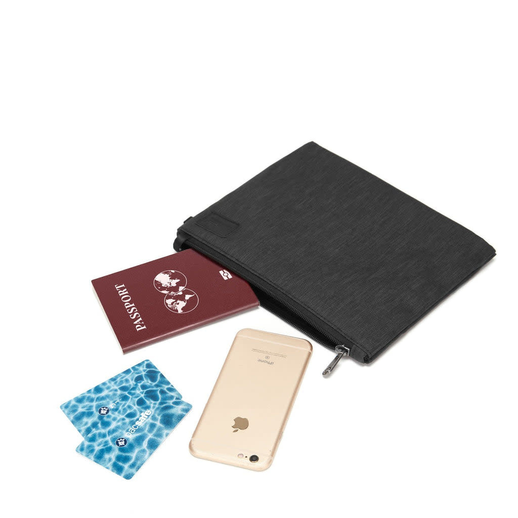 RFIDSAFE SMALL TRAVEL POUCH (11035 Urban Traveller