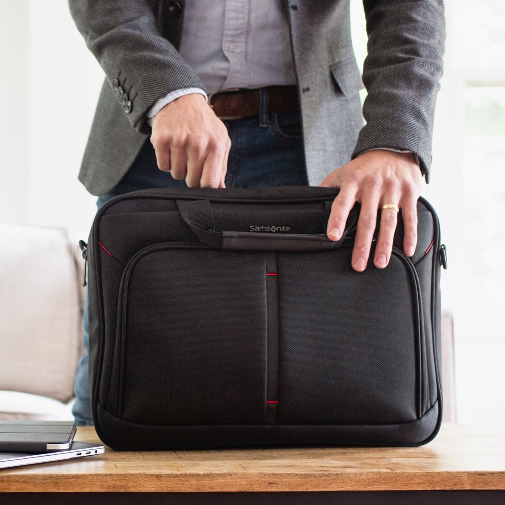 XENON 4.0 SLIM BRIEF (15.6) 147327-1041 BLACK - Urban Traveller