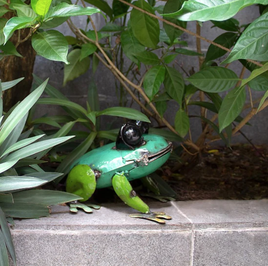 Think Outside Up Cycled Metal Frog- Large