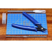 CUTTING BOARD WITH TOOL SET