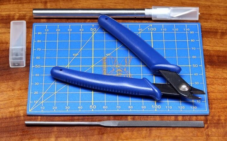 Hareline Dubbin CUTTING BOARD WITH TOOL SET