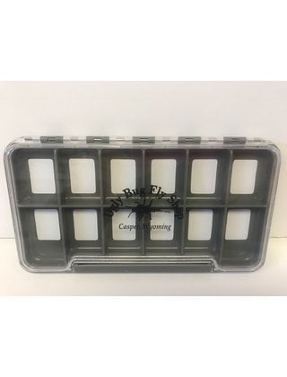https://cdn.shoplightspeed.com/shops/607759/files/3522226/320x420x2/new-phase-new-phase-waterproof-clear-thin-fly-box.webp