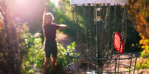 A beginners guide to playing disc golf. 