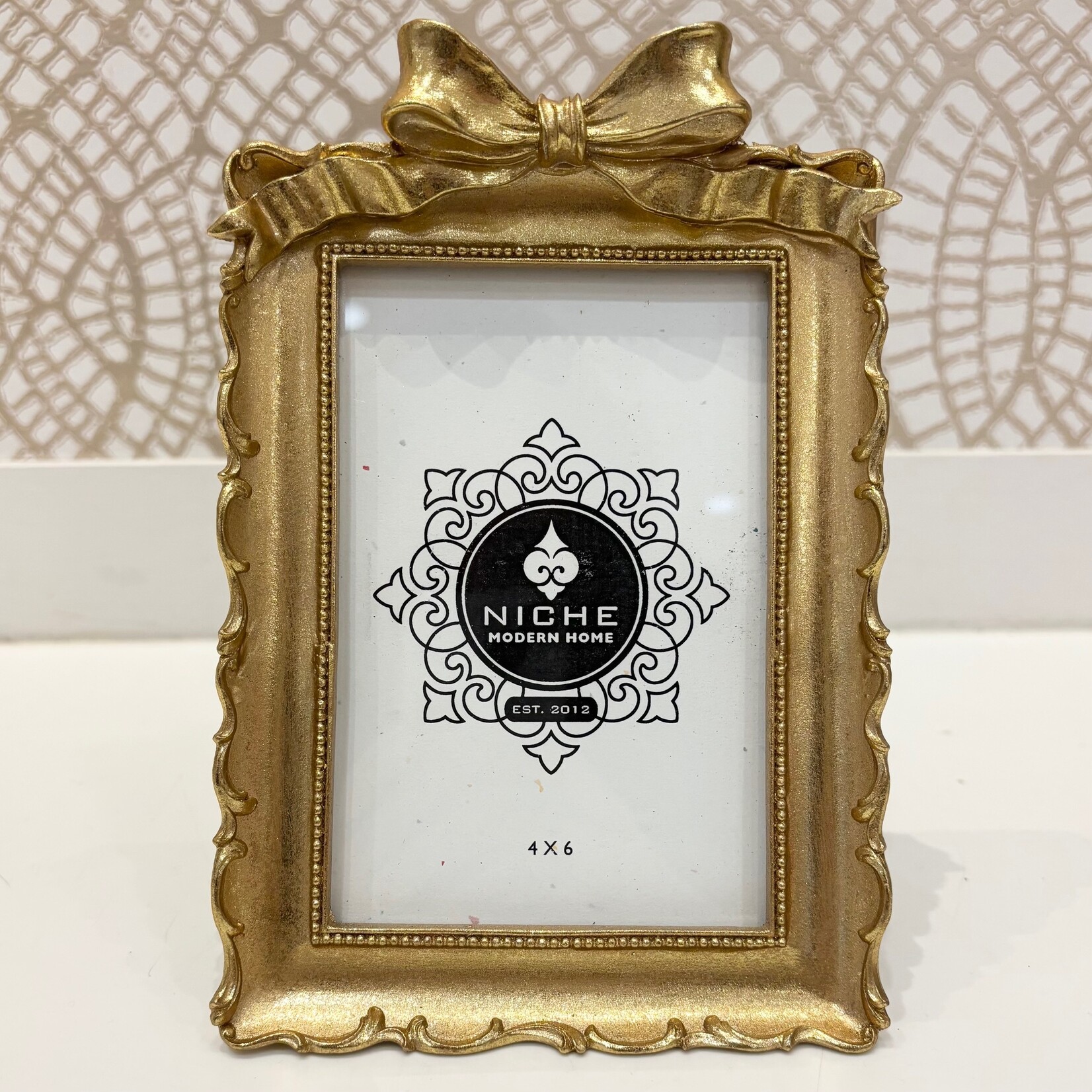 Golden Bow 4x6 Frame