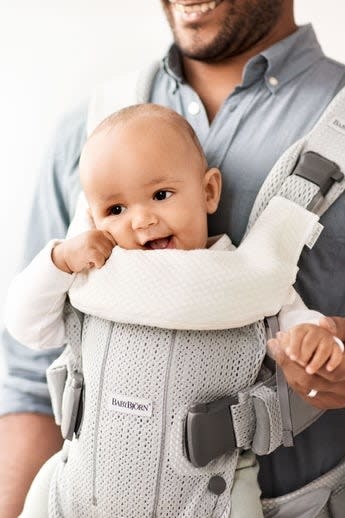 BabyBjorn BabyBjorn Teething Bib for Baby Carrier One