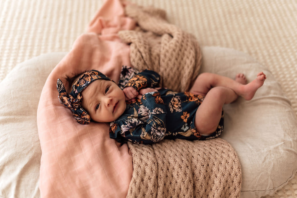 Snuggle Hunny Kids Snuggle Hunny Belle Long Sleeve Bodysuit - Newborn (0000)