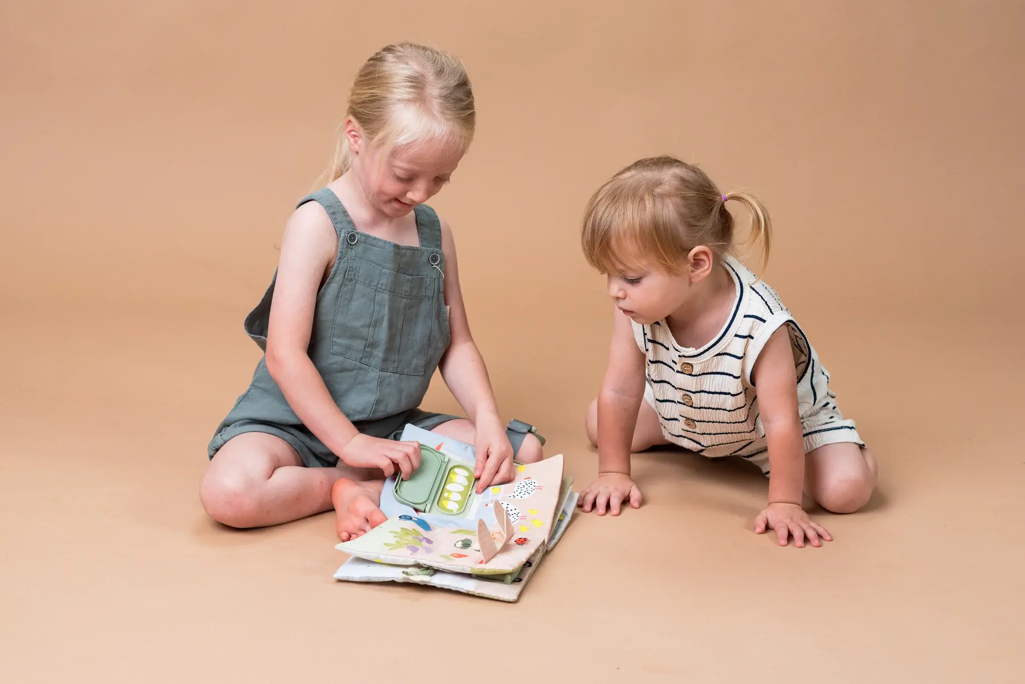 Taf Toys Taf Toys Quiet Busy Book