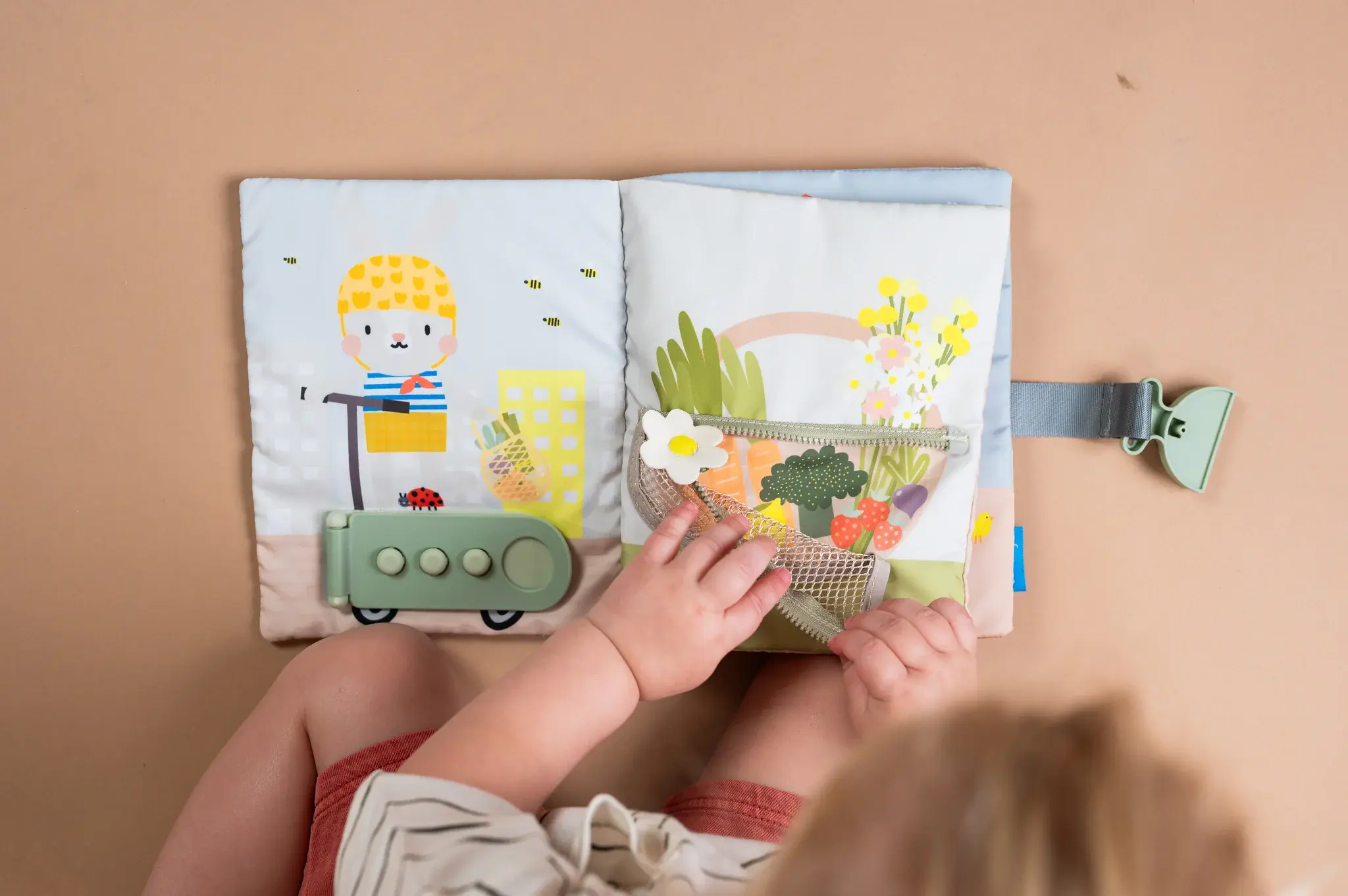Taf Toys Taf Toys Quiet Busy Book