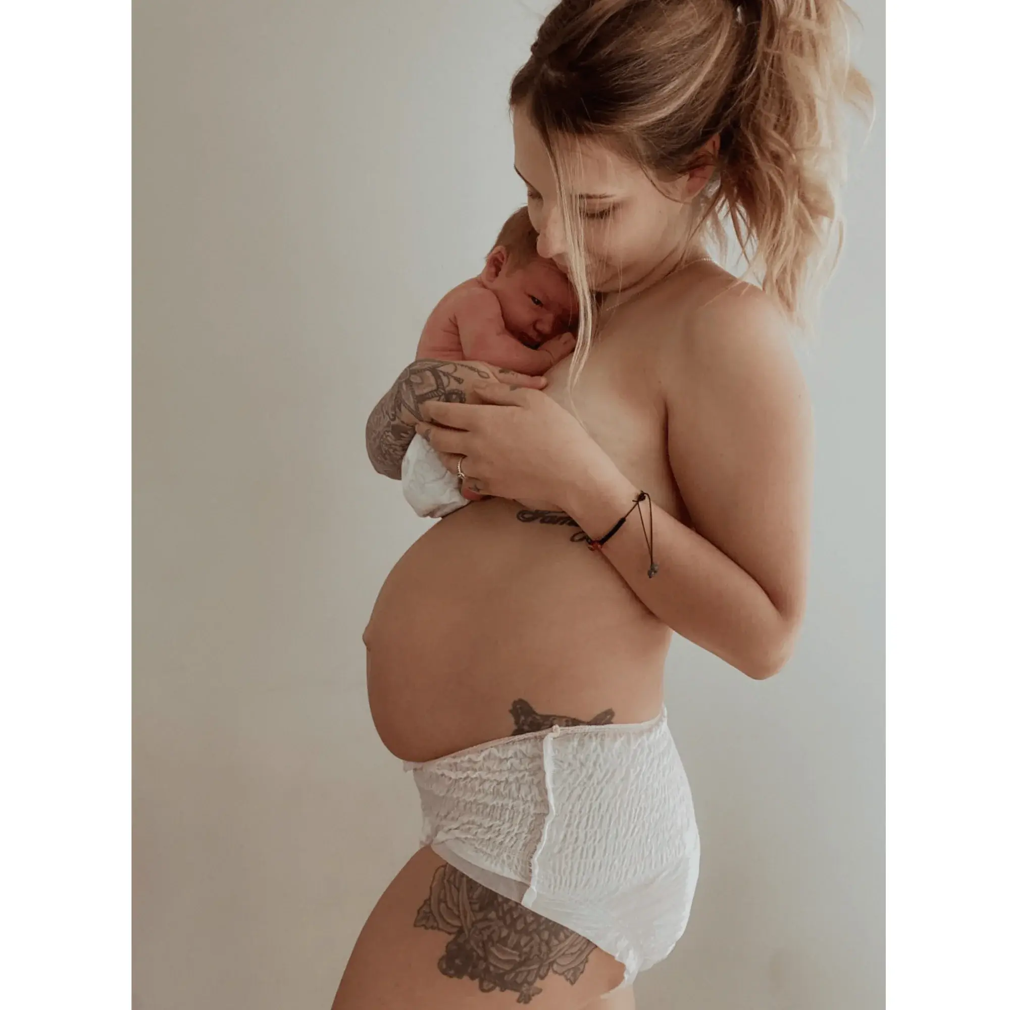 Bubba Bump Bubba Bump Disposable postpartum underwear (One Pack (8 Pairs) Medium