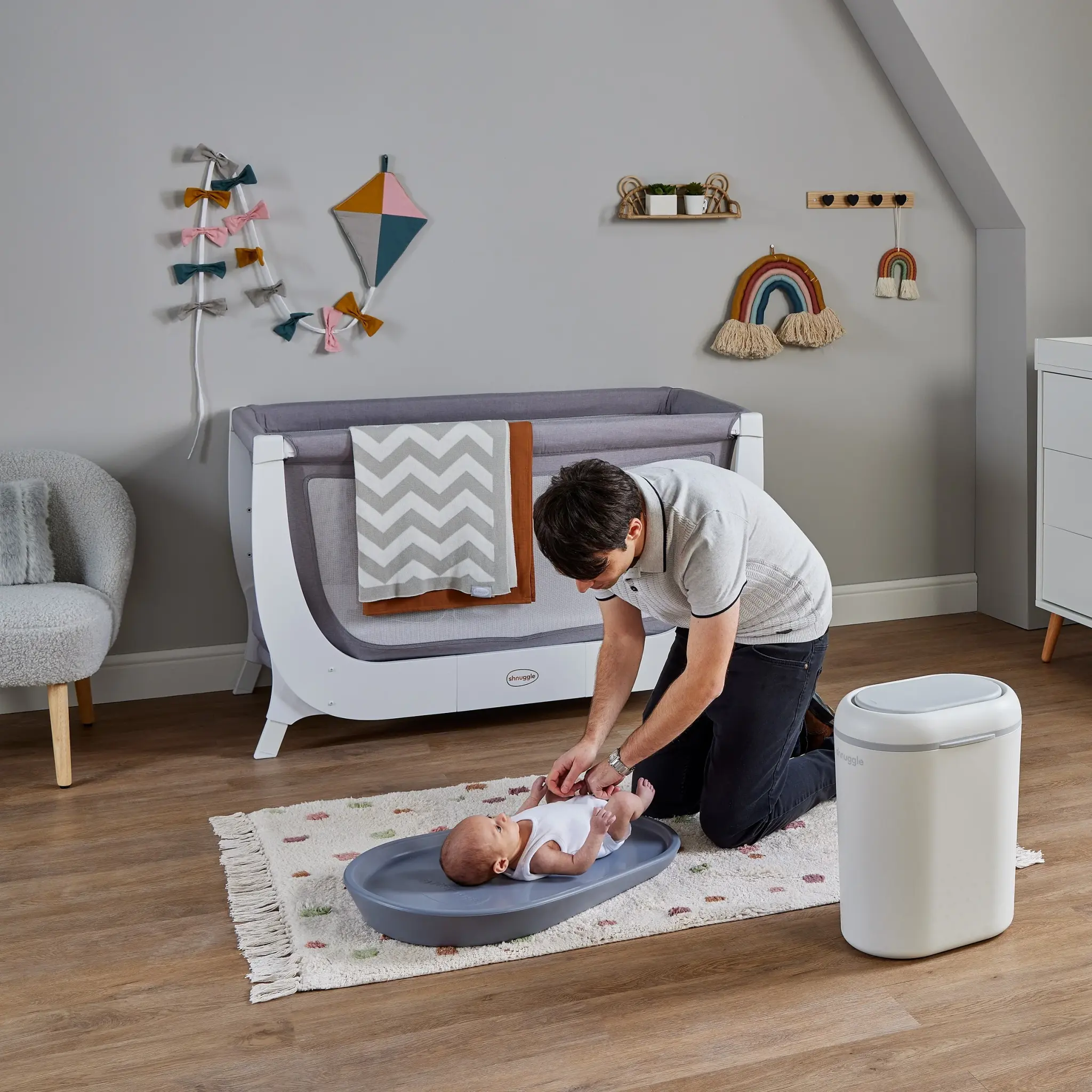 Shnuggle Shnuggle Eco-Touch Nappy Bin White/Grey