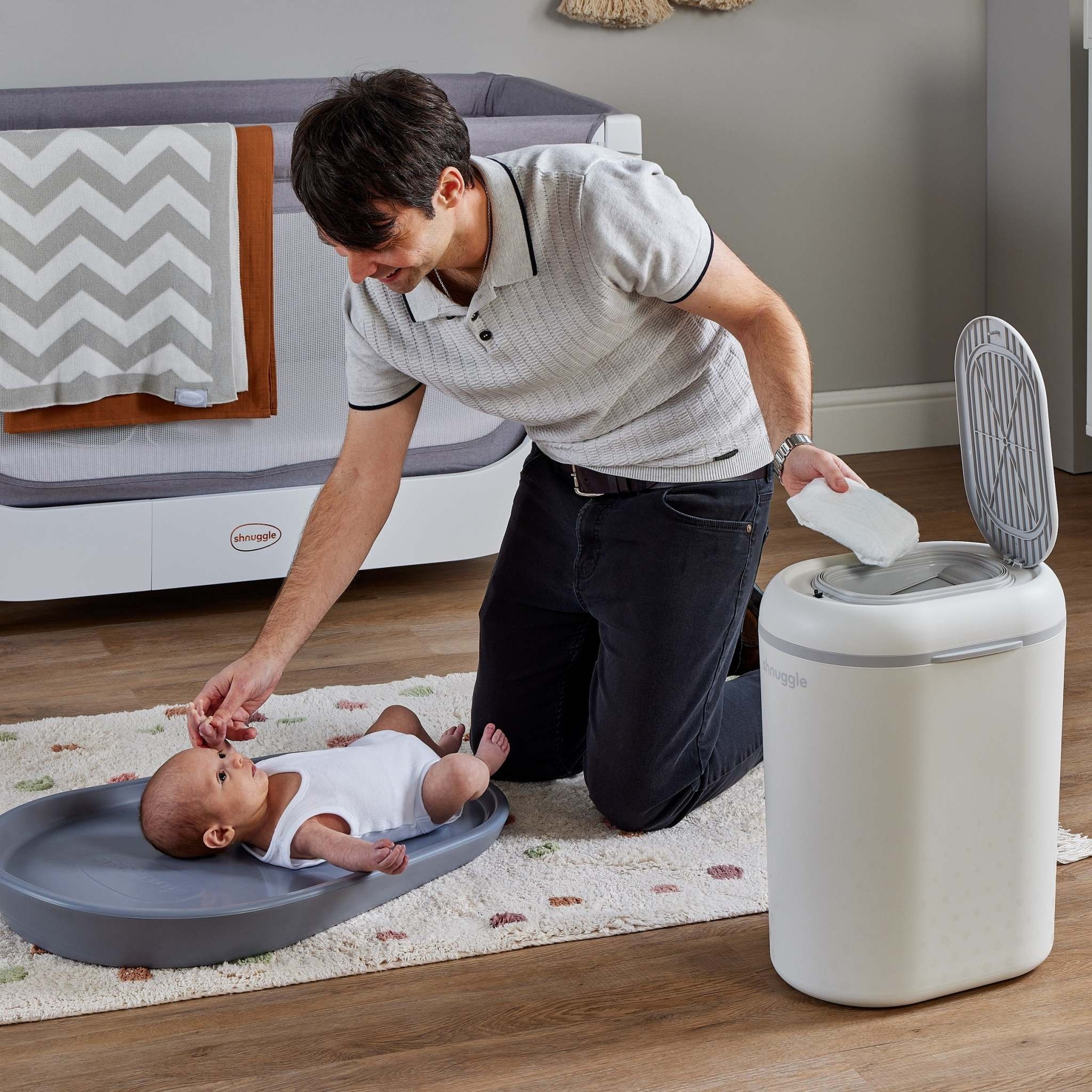 Shnuggle Shnuggle Eco-Touch Nappy Bin White/Grey