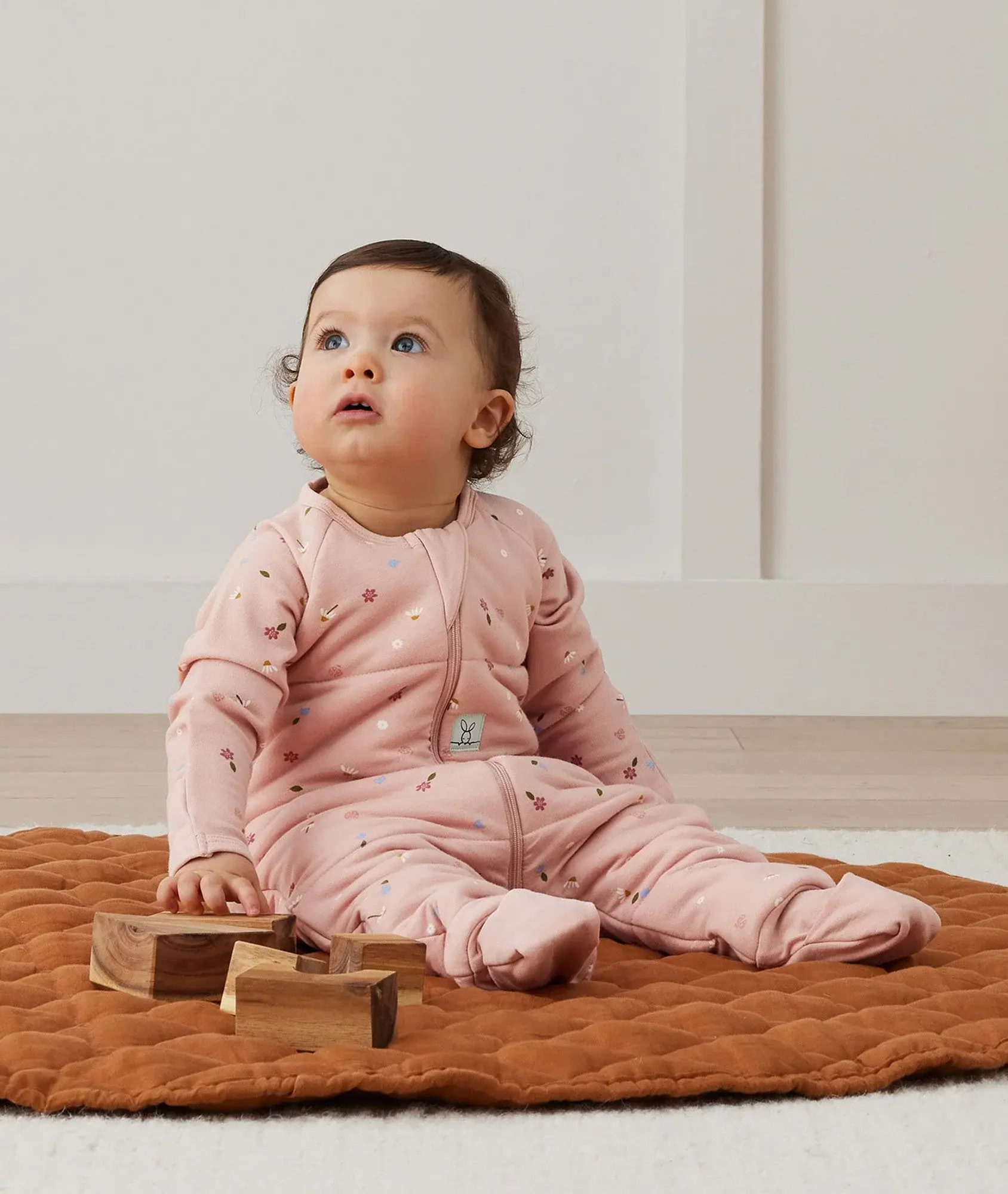 ErgoPouch ErgoPouch 2.5 Tog Sleep Onesie Daisies