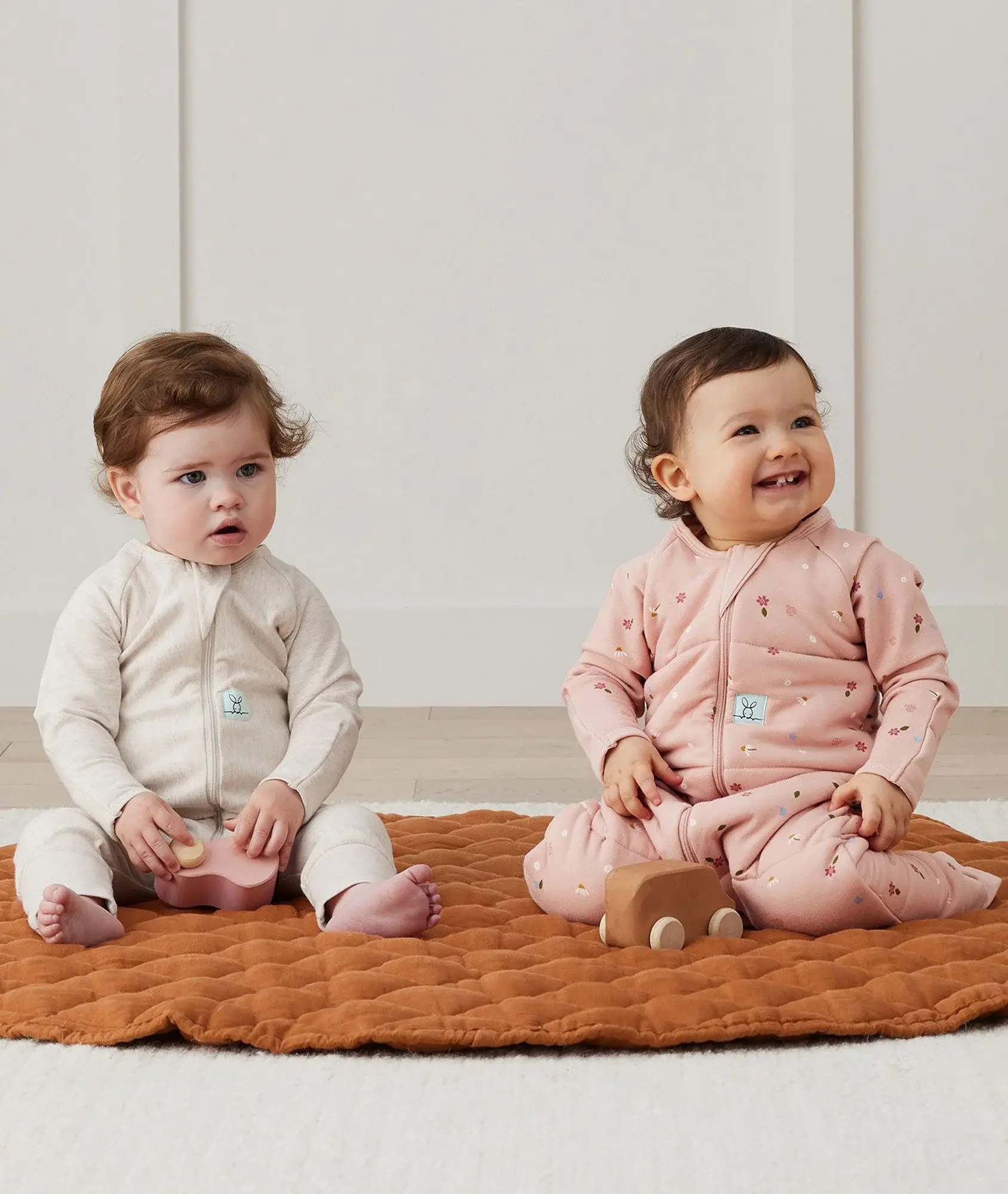 ErgoPouch ErgoPouch 2.5 Tog Sleep Onesie Daisies