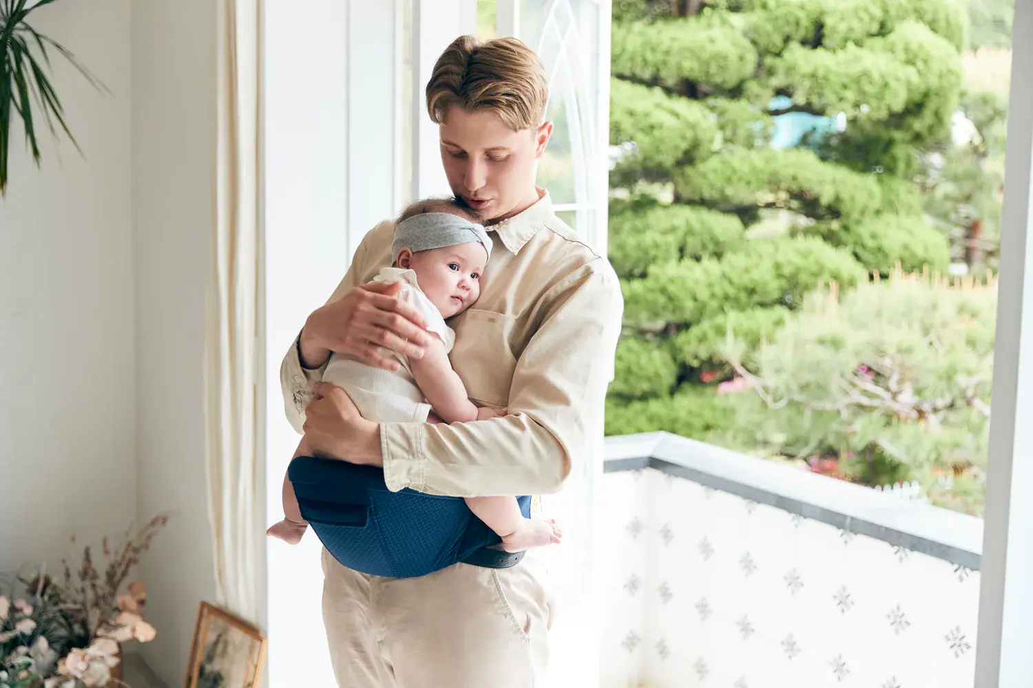 ErgoBaby Ergobaby Alta Hip Seat Baby Carrier