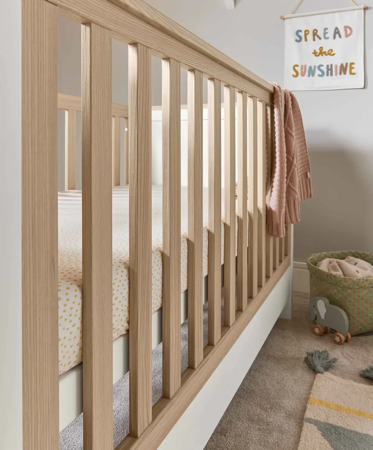 Mamas & Papas Mamas & Papas Harwell Bundle5pc Set - Cot, Mattress, quilted mattress protector, fitted sheet, dresser, change table top - White/Natural