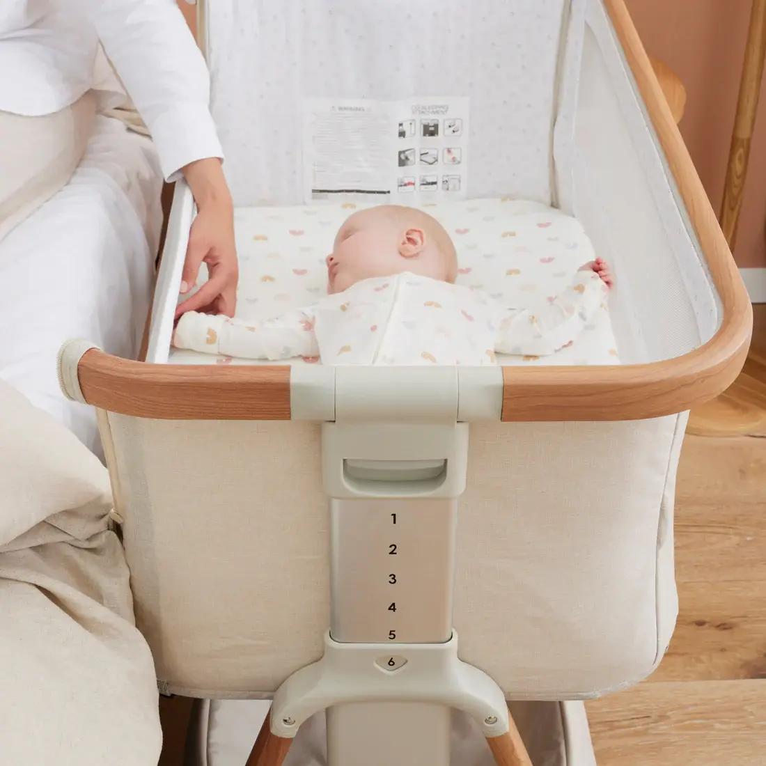 Il Tutto iL Tutto CoZee Breeze Plus Co-Sleeping Bassinet with Rocking Legs