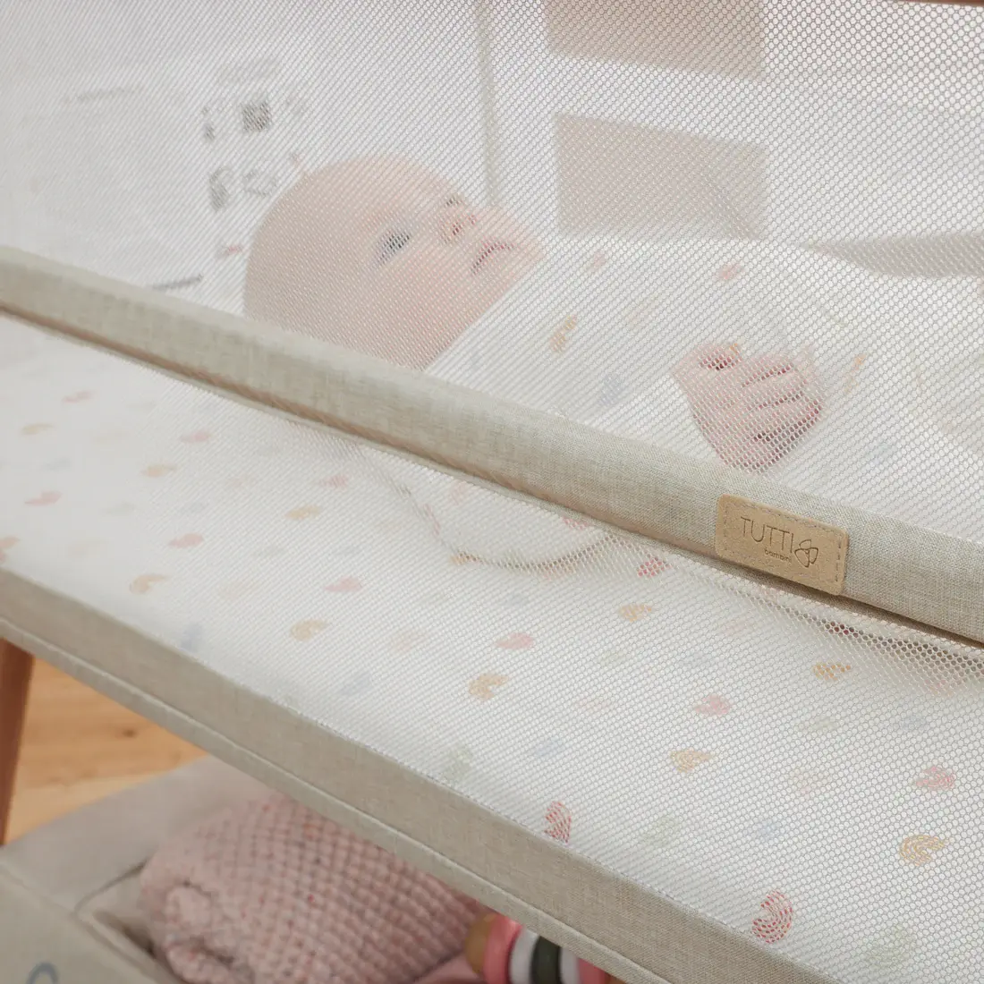 Il Tutto iL Tutto CoZee Breeze Plus Co-Sleeping Bassinet with Rocking Legs