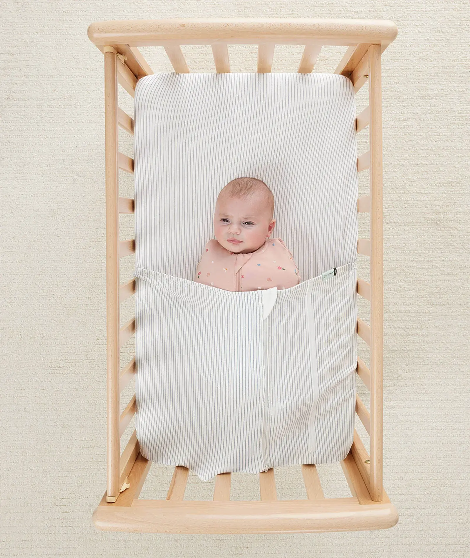 ErgoPouch ErgoPouch HugMe Blanket 1.0 & 2.5 TOG Cot - Midnight Stripe
