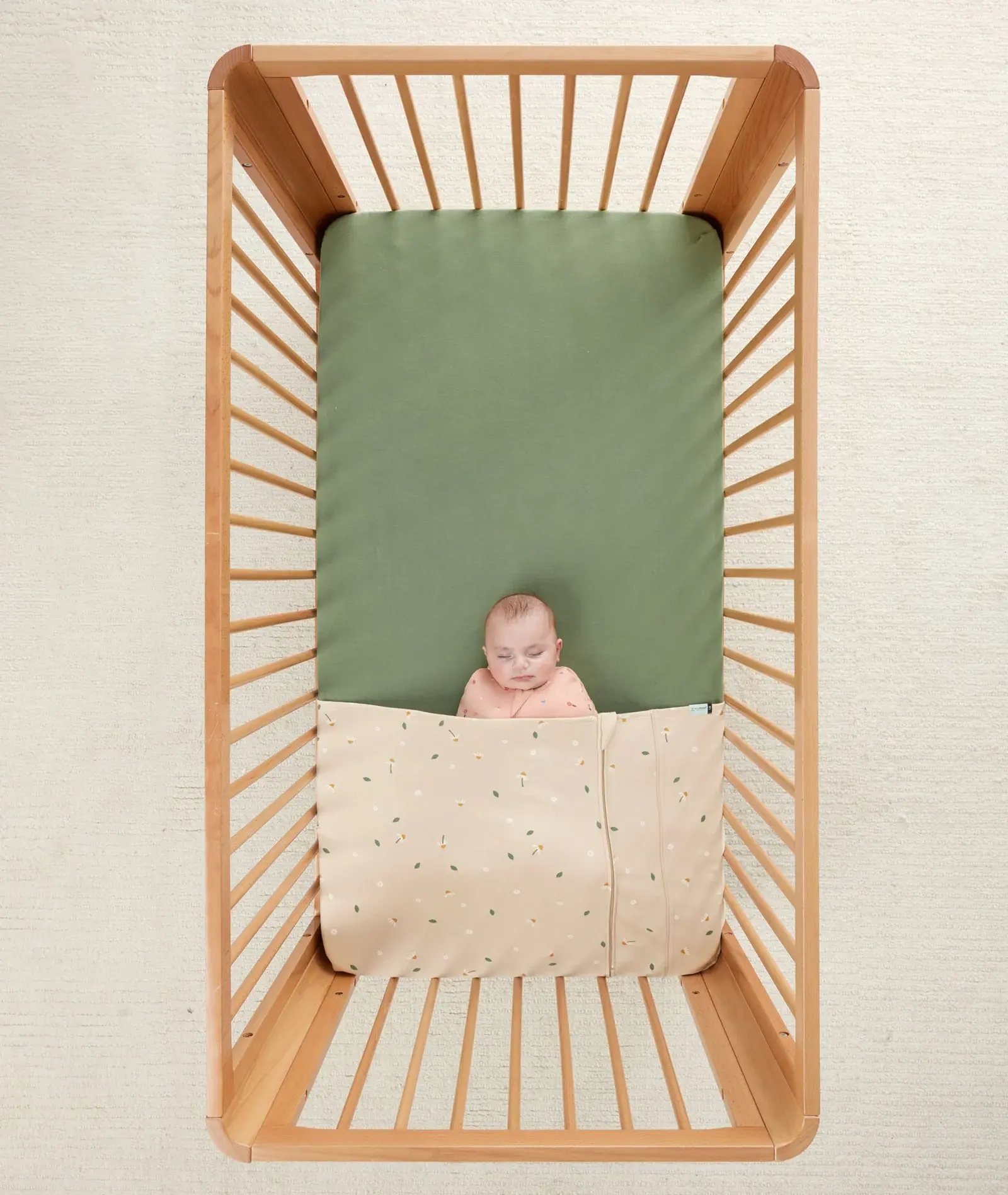 ErgoPouch ErgoPouch HugMe Blanket 1.0 & 2.5 TOG Cot - Daisy Sprinkle
