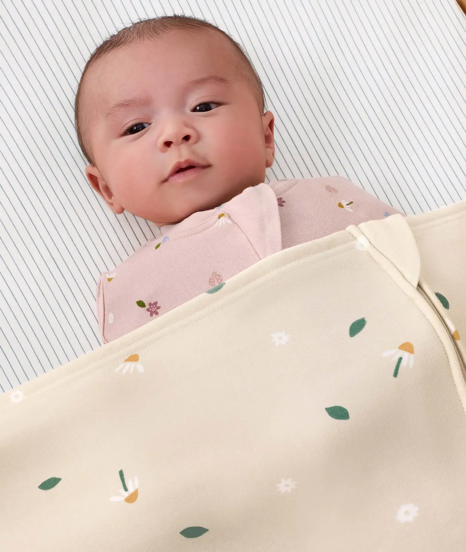 ErgoPouch ErgoPouch HugMe Blanket 1.0 & 2.5 TOG Cot - Daisy Sprinkle