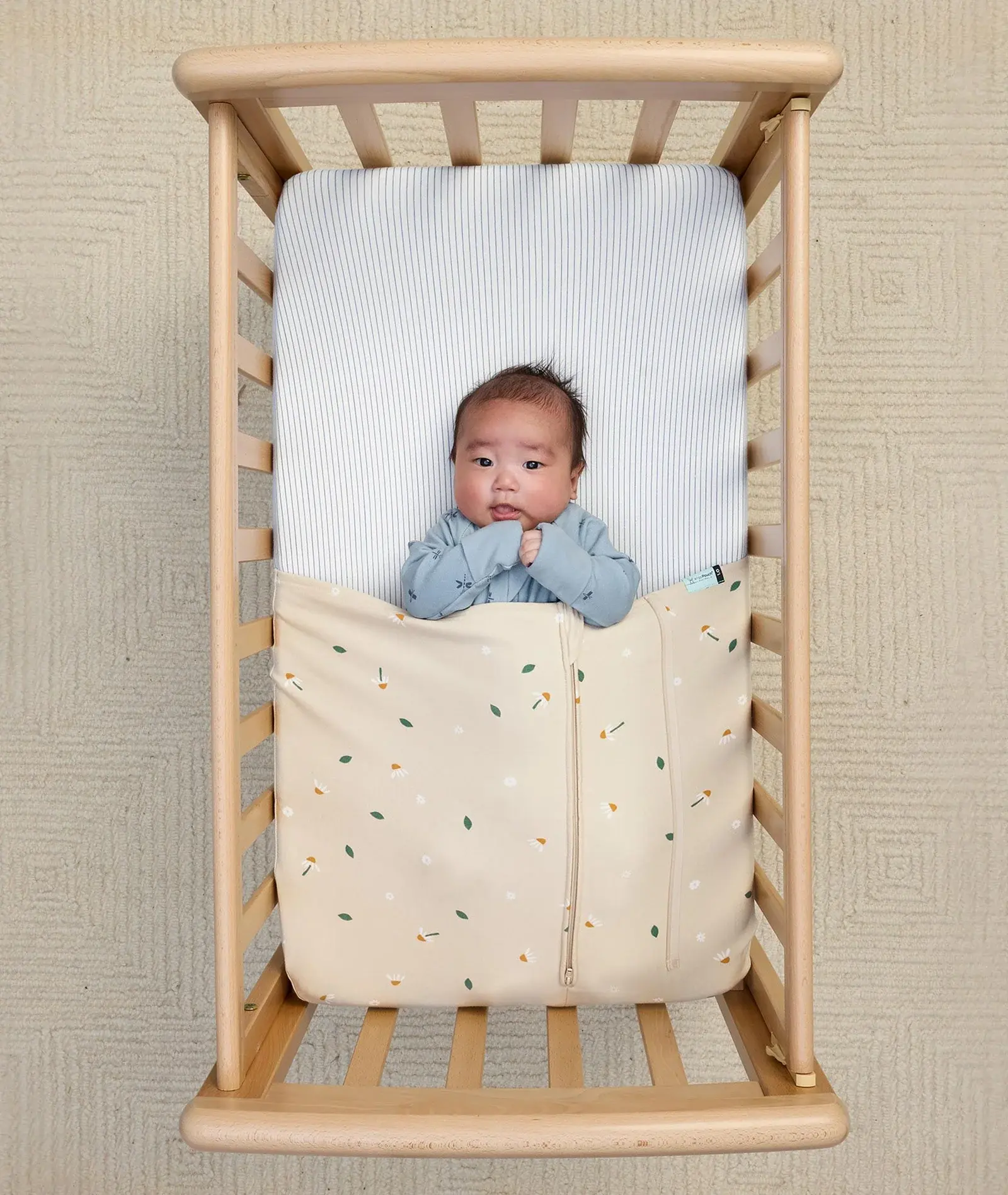 ErgoPouch ErgoPouch HugMe Blanket 1.0 & 2.5 TOG Cot - Daisy Sprinkle