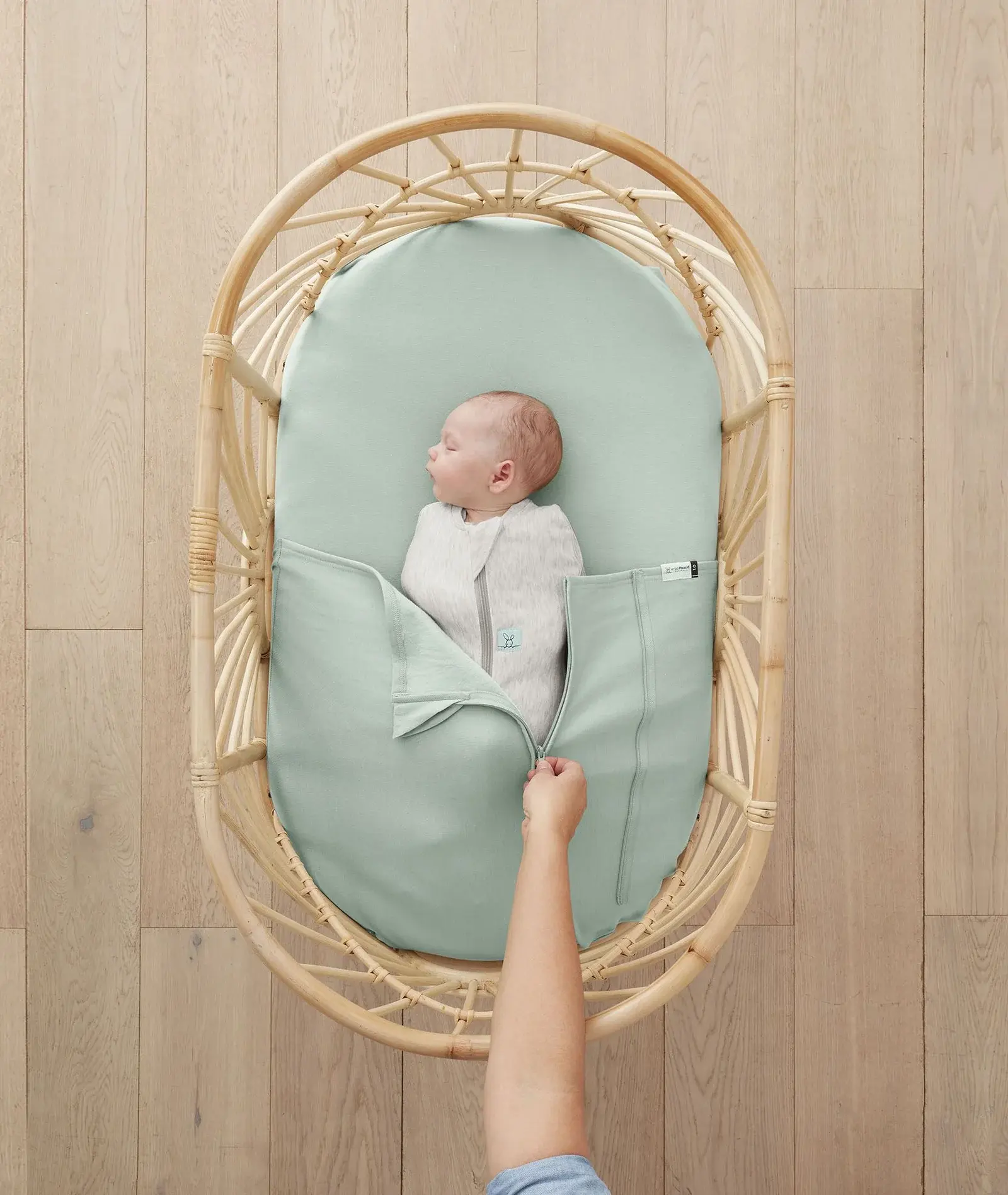 ErgoPouch ErgoPouch HugMe Blanket 0.2 & 1.0 TOG Bedside Sleeper - Grey Marle