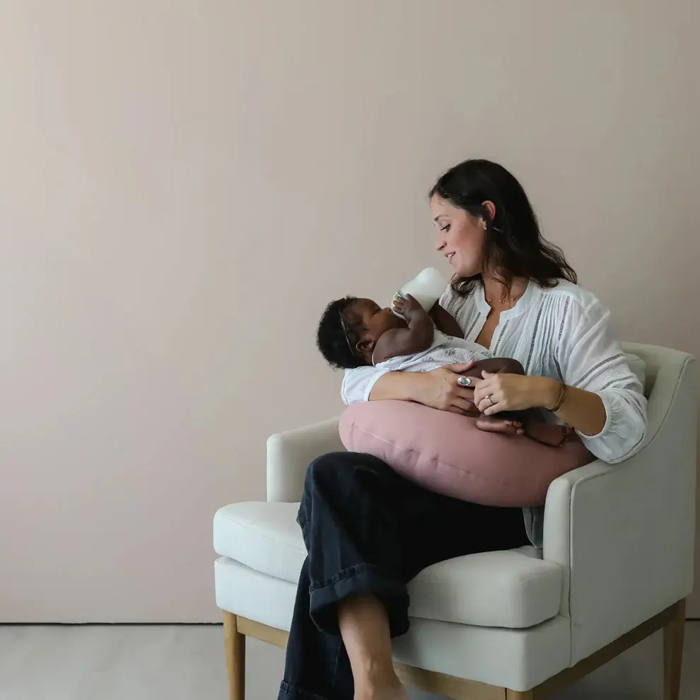 Snuggle Me Organic Snuggle Me Organic Feeding Pillow Gumdrop
