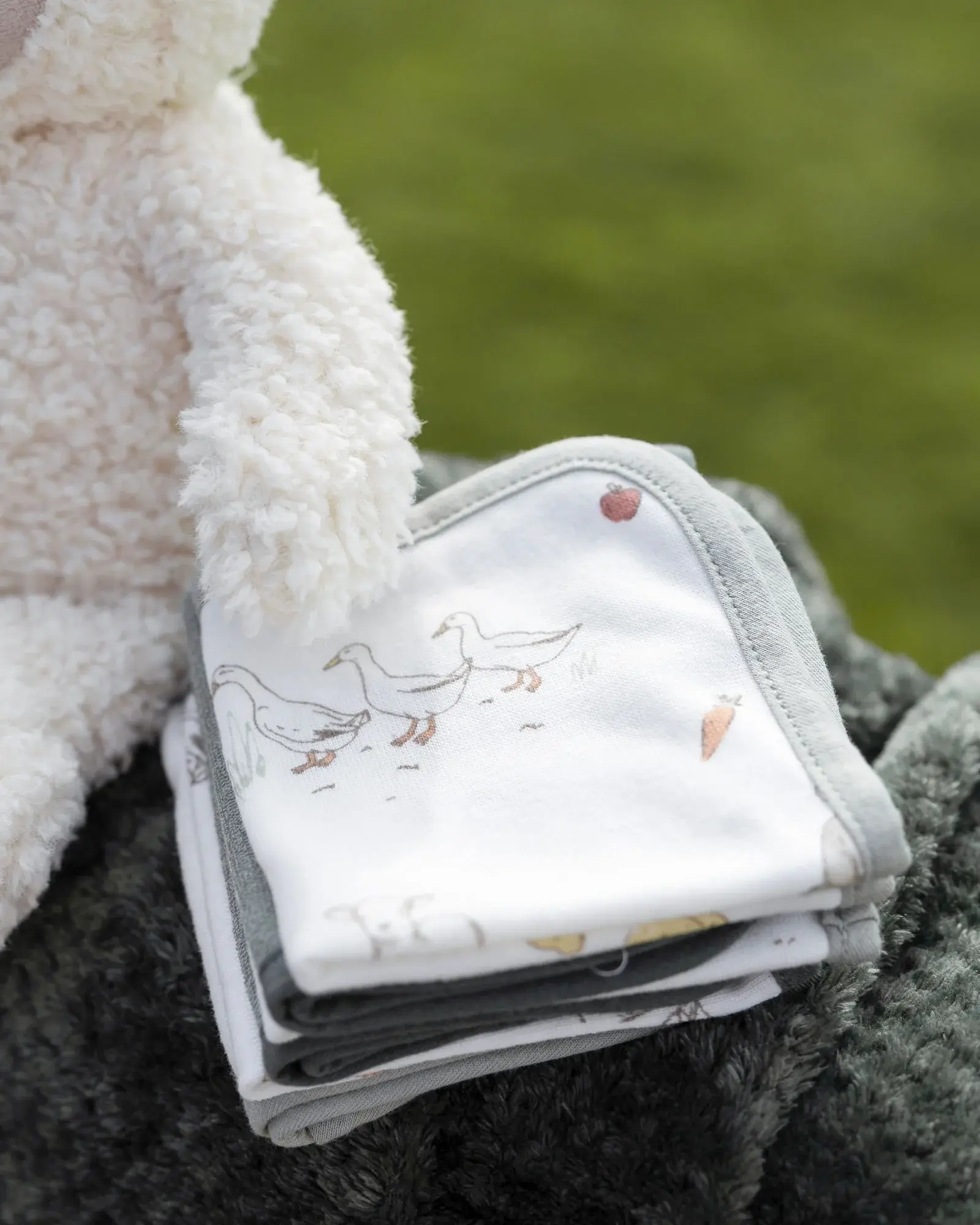 Little Linen Little Linen Boxed Gift Set Farmyard Lamb