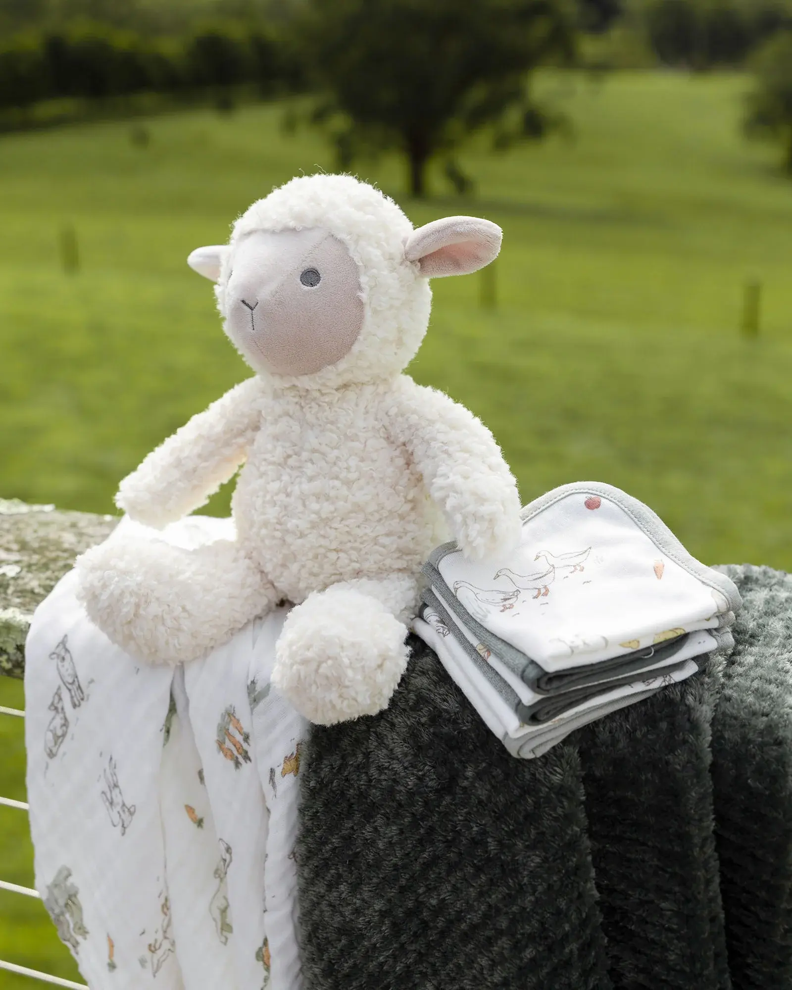 Little Linen Little Linen Boxed Gift Set Farmyard Lamb