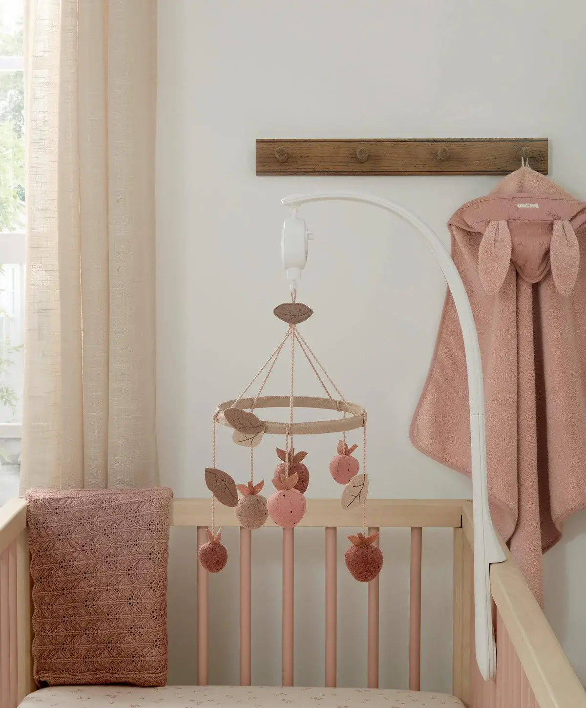 Mamas & Papas Mamas & Papas Cot Mobile - Strawberry