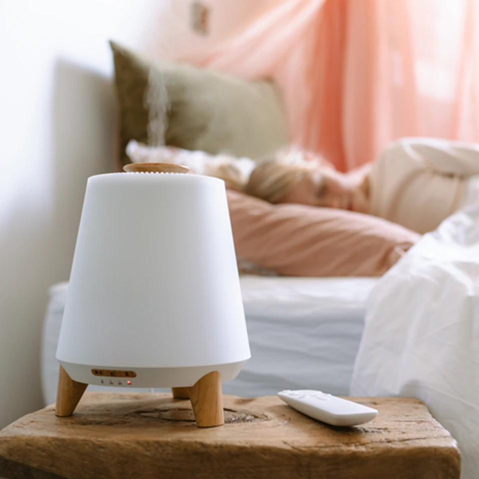 Hush Hush Vaporiser White/Timber with Remote + Sweet Slumber Essential Oil