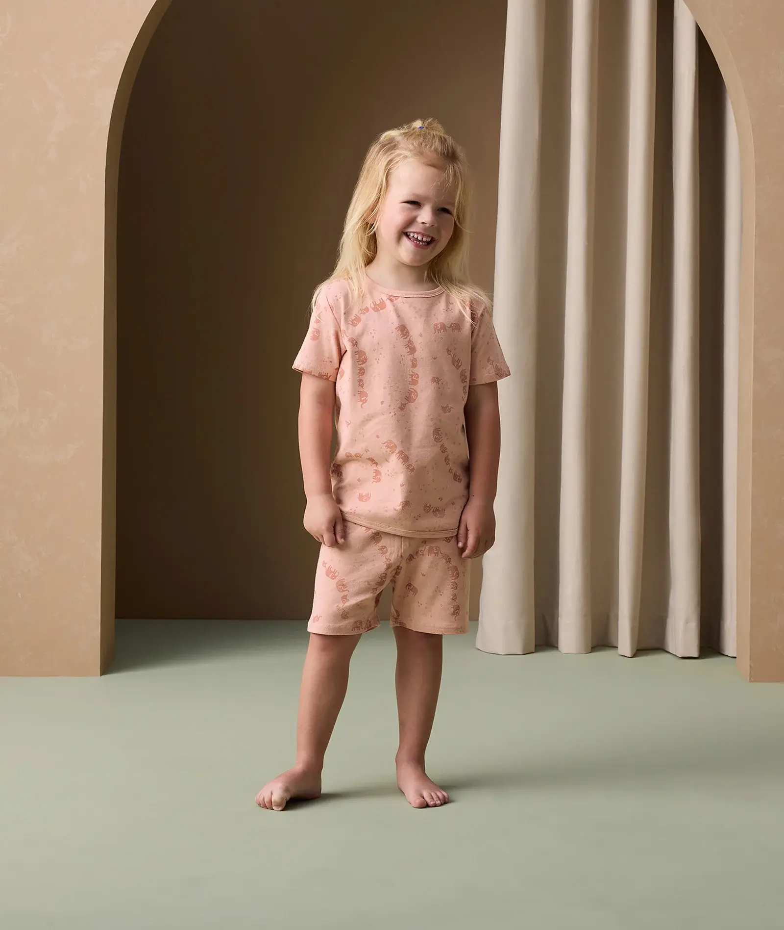 ErgoPouch ErgoPouch Pyjamas:2 Piece set Short Sleeve 0.2 Tog Elephant Parade