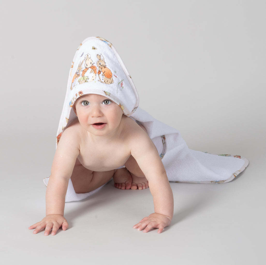 Bubba Blue Bubba Blue Peter Rabbit Flopsy Mopsy & Cottontail Hooded Towel