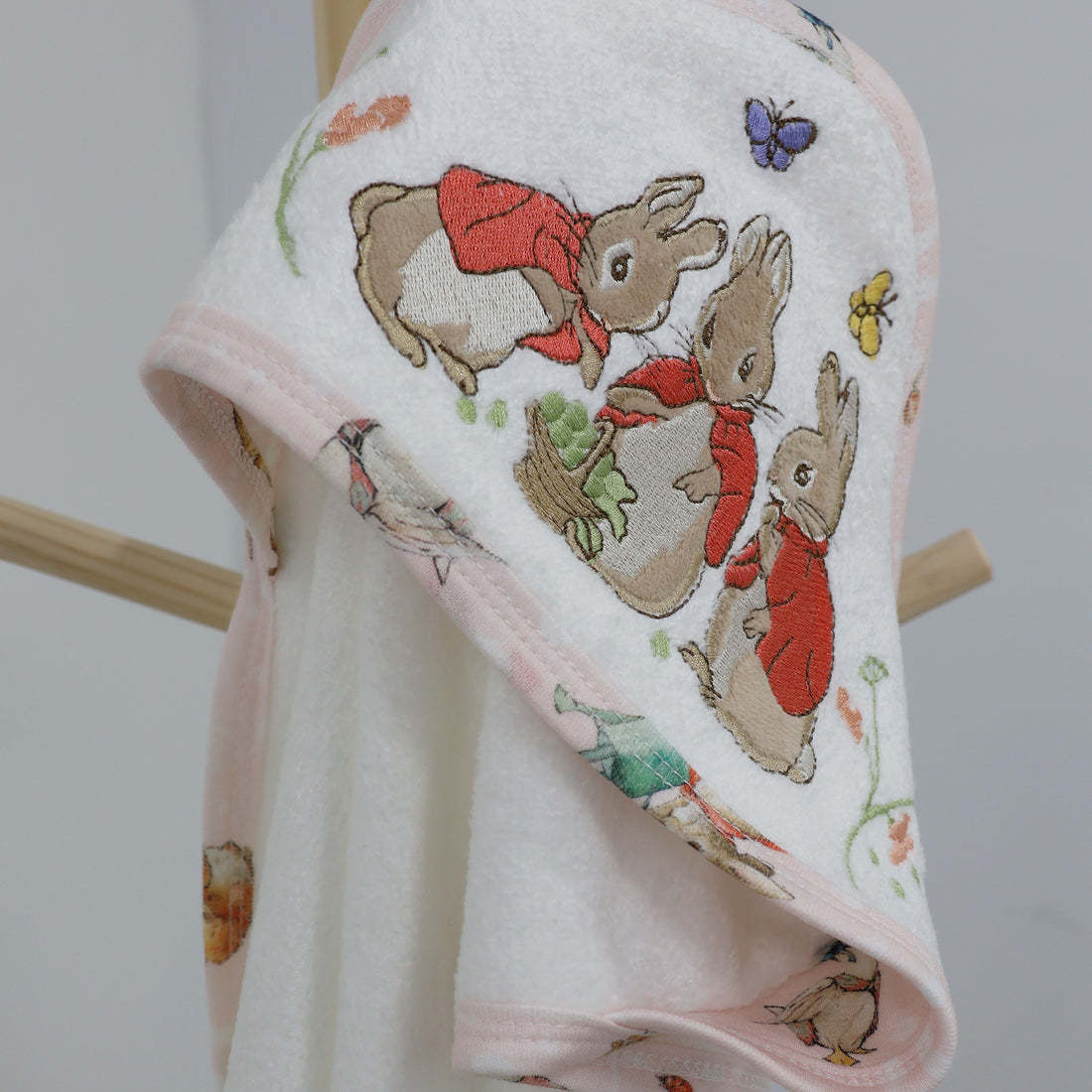 Bubba Blue Bubba Blue Peter Rabbit Flopsy Mopsy & Cottontail Hooded Towel
