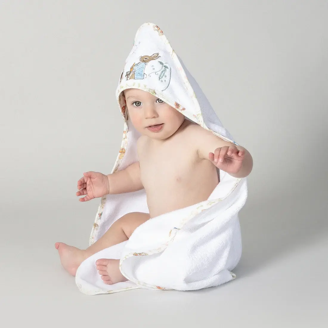 Bubba Blue Bubba Blue Peter Rabbit & Benjamin Bunny Hooded Towel
