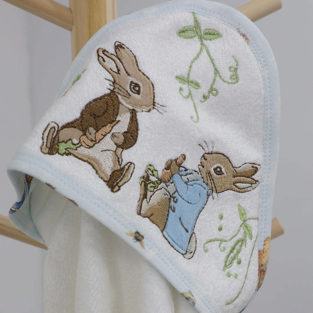 Bubba Blue Bubba Blue Peter Rabbit & Benjamin Bunny Hooded Towel