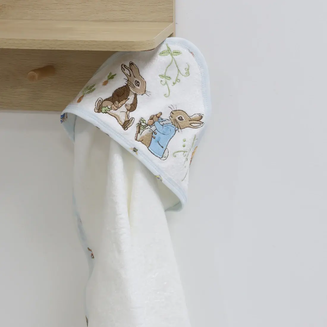Bubba Blue Bubba Blue Peter Rabbit & Benjamin Bunny Hooded Towel